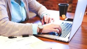 Τι δείχνουν οι online αγγελίες εργασίας για την πορεία της απασχόλησης – Ποια είναι τα πιο ανθεκτικά επαγγέλματα σε Ελλάδα και ΕΕ
