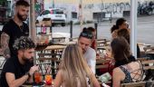 Μειώνουν οι Ιταλοί τις κρατήσεις τους για διακοπές