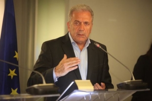 Αβραμόπουλος: Καμία χώρα δεν κινδυνεύει με έξοδο από τη Σένγκεν
