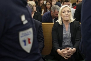Σε δίκη η Λεπέν με την κατηγορία της υποκίνησης σε μίσος
