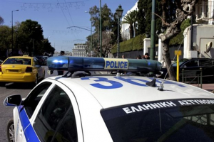 Επίθεση με βεγγαλικά - κροτίδες σε οικία μετανάστη στον Ωρωπό