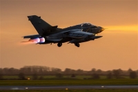 Συρία: Στους πρώτους βομβαρδισμούς προχώρησε η βρετανική αεροπορία