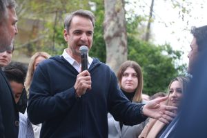 Θεσσαλονίκη: Στην πλατεία Ευόσμου ο Κ. Μητσοτάκης – «Στις 22 Μαΐου θα είσαι πάλι ο πρωθυπουργός μας» (ΒΙΝΤΕΟ &amp; ΦΩΤΟ)