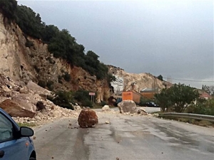 Χανιά: Ζημιές στο οδικό δίκτυο από την κακοκαιρία