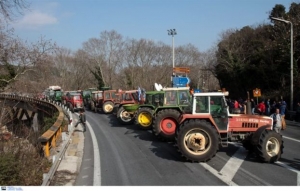 Σκληραίνουν την στάση τους οι αγρότες - Συνεχίζουν τον αγώνα τους με μπλόκα και αποκλεισμούς