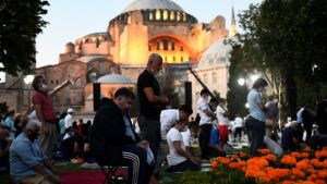 Ιράν συγχαίρει Τουρκία: Η Αγία Σοφία θα μείνει τζαμί μέχρι την αποκάλυψη