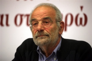 Αλαβάνος: Ο Τσίπρας κι η παρέα του εγκληματούν και οι εγκληματίες κάθονται στο σκαμνί