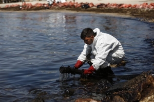Δίωξη και από την Εισαγγελία Πρωτοδικών Πειραιά για την πετρελαιοκηλίδα