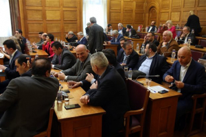 Τροπολογία για διατήρηση αποσπάσεων σε γραφεία βουλευτών - ευρωβουλευτών