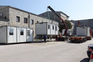 Σαράντα οικίσκους για τη διενέργεια τεστ κορονοϊού στα νοσοκομεία της Κ. Μακεδονίας παρέδωσε ο Τζιτζικώστας