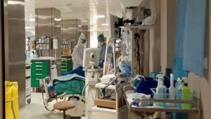 Βόρεια Ελλάδα: 179 άτομα νοσηλεύονται σε ΜΕΘ – «Ασφυξία» στα νοσοκομεία της Θεσσαλονίκης
