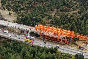 Θεσσαλονίκη: Το FlyOver υψώνεται πάνω από την Περιφερειακή – Εντυπωσιακές εικόνες από ψηλά