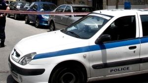 44χρονος έκλεψε χρήματα, τραπεζικές κάρτες και κοσμήματα από 62χρονη
