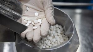 Βρετανία: Εγκρίθηκε το αντιικό χάπι της Merck για τη θεραπεία του κορονοϊού