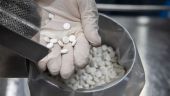 Βρετανία: Εγκρίθηκε το αντιικό χάπι της Merck για τη θεραπεία του κορονοϊού