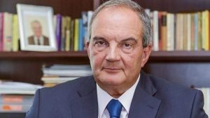 Ψήφισε ο πρώην πρωθυπουργός Κ .Καραμανλής στo 1ο δημοτικό σχολείο