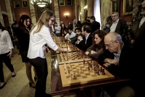 Η Βουλή μετατράπηκε σε απέραντη... σκακιέρα