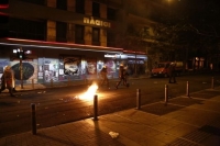 Μολότοφ τη νύχτα στην Πατησίων, έξω από το Πολυτεχνείο