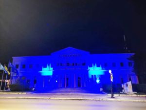 Ο Δήμος Παιονίας φώτισε «μπλε» το Δημαρχείο στο Πολύκαστρο για την Παγκόσμια Ημέρα Ευχής!
