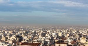Ατμοσφαιρική ρύπανση στην Ελλάδα: Η Θεσσαλονίκη ξεπερνά την Αθήνα – Εύοσμος και Καλαμαριά στις πιο επιβαρυμένες περιοχές