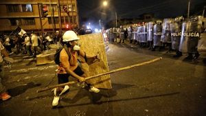 Περού: Βίαιες συγκρούσεις μεταξύ αστυνομίας και διαδηλωτών στην πρωτεύουσα