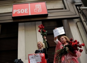Το επεισοδιακό ταξίδι 10 μηνών των Ισπανών σοσιαλιστών που έβγαλε Ραχόι