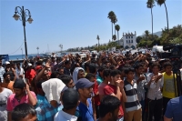 Νέα επεισόδια στην Κω με μετανάστες - Πέταξαν μπουκάλια με νερό στους αστυνομικούς- Πολίτες εισέβαλαν σε σύσκεψη στο Επαρχείο - «Θα χυθεί αίμα» φώναζαν