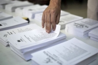 Τι δήλωσαν δήμαρχοι και υπουργοί έξω από τα εκλογικά κέντρα