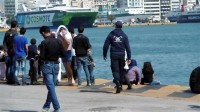 Τρία πλοία με 65 μετανάστες και πρόσφυγες στο λιμάνι του Πειραιά
