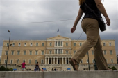 Σύλληψη πολίτη στην Βουλή για ακάλυπτες επιταγές