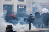 Γαλλία: Εκτεταμένα επεισόδια στις διαδηλώσεις για την Πρωτομαγιά (ΦΩΤΟ)