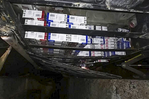 Εύζωνοι: Έκρυβε λαθραία τσιγάρα σε ειδική κρύπτη σε φορτηγό - Πάνω από 2.000 πακέτα