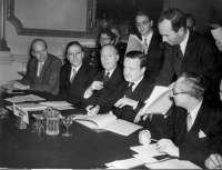 Η Γερμανία ξεχνά ότι τα χρέη πάντα διαγράφονται