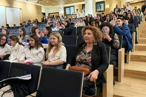 Στα εγκαίνια της 2ης Εικαστικής Εβδομάδας της έκθεσης των μαθητών του ν. Κιλκίς η αντιδήμαρχος Ελένη Πατλάκη