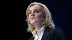 Αλλαγή των μετά το Brexit κανόνων για το εμπόριο με τη Β. Ιρλανδία ζητά η Βρετανία από την ΕΕ