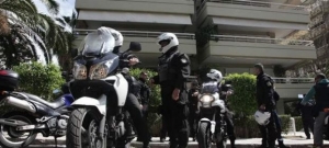 Προφυλακιστέοι οι δύο αλλοδαποί για τη ληστεία στο Π. Φάληρο