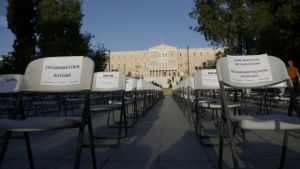 Άδειες καρέκλες: Μαζική διαμαρτυρία των καταστηματαρχών εστίασης ανά την Ελλάδα (pic+vid)