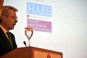 Εντονα ενοχλημένες ΗΠΑ και Μ. Βρετανία από την άδεια στον Κουφοντίνα