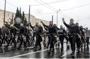 Eντονες αντιδράσεις για τα συνθήματα των ΟΥΚ στην παρέλαση