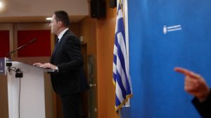 Πέτσας: Μείωση εισφορών – Αύξηση επικουρικών - 2 δισ. για στήριξη επιχειρήσεων