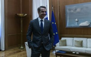 Η απάντηση Μητσοτάκη στο Politic για τη μάσκα (vd)
