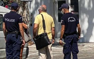 Σαρωτικοί έλεγχοι στη χώρα της Μυκόνου για την εφαρμογή των αυστηρών μέτρων