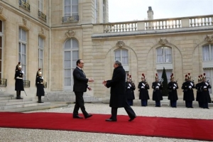 Ο Ολάντ υποδέχθηκε με κάθε επισημότητα τον Ραούλ Κάστρο