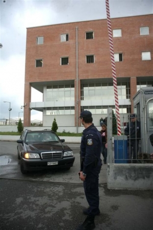 Τρεις αλλοδαπούς που διέφυγαν από το Μεταγωγών αναζητά η ΕΛ.ΑΣ.