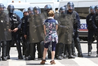 Απαγόρευση κυκλοφορίας σε ακτιβιστές στη Γαλλία - Εν μέσω διαδηλώσεων για τα Εργασιακά