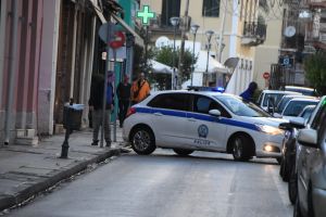 Θεσσαλονίκη | 20χρονος οδηγός χτύπησε περιπολικό στην προσπάθειά του να αποφύγει έλεγχο της Τροχαίας
