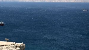 Ανατρεπτική διέλευση: Η θαλαμηγός του Αλεξέι Μορντασόφ διασχίζει τα Στενά του Ορμούζ χωρίς αντιρρήσεις