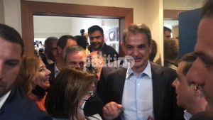 Θεσσαλονίκη: Σε έκθεση της ΝΔ ο Κ. Μητσοτάκης – «Σε αυτήν την φωτογραφία είμαι είμαι καλύτερος» (pics &amp; vid)