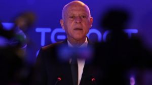 Πρόεδρος Τυνησίας: Εγώ θα ορίσω νέο πρωθυπουργό – «Πετροπόλεμος» έξω από τη Βουλή (vid&amp;pic)