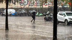 Κόκκινος συναγερμός στην Καταλονία λόγω επικίνδυνων βροχοπτώσεων